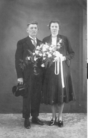 Klik voor foto in apart venster marle_susse_van__1905__en_chris_pennekamp_trouwfoto.jpg