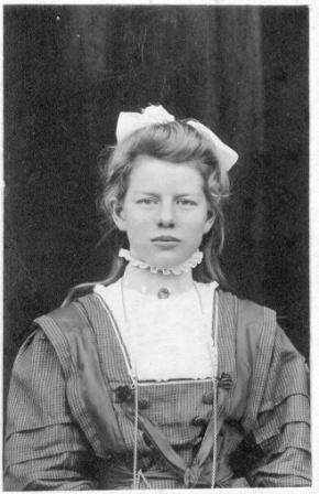 Klik voor foto in apart venster merle_gerarda_johanna__1895_.jpg